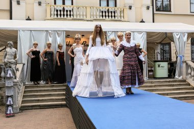 Haute Couture Fashion Show by Hanna Bienkowska - Mińsk Maz. 2012