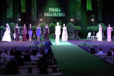 pokaz kolekcji sukienek na bal Hanna Bieńkowska - PKiN 2014